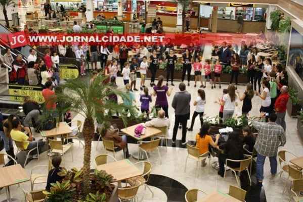 Shopping Rio Claro receberá no dia 25, a partir das 17h, apresentação de sapateado pelos corredores e Praça de Alimentação