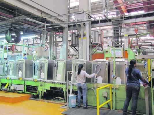 Fábrica da Whirlpool Rio Claro produz, também, lavadoras de roupa, que lideram as exportações da linha branca