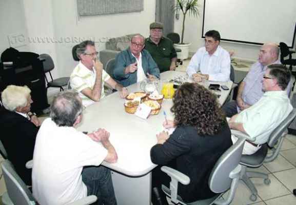 Na tarde dessa sexta-feira (15), ex-diretores e ex-colaboradores do JC foram recebidos em um Café Especial