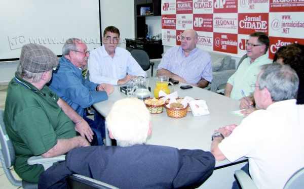 Durante o encontro na sede do Grupo JC, profissionais relembraram as dificuldades e as alegrias do trabalho na imprensa e o desenvolvimento alcançado pelo Jornal Cidade nos seus 80 anos
