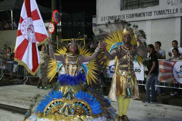 Escola de samba Grasifs oferece oficina para formar casais de mestre-sala e porta-bandeira