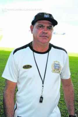 O último clube que Waguinho Dias comandou foi o União Barbarense, 12º colocado na A-2 (Foto: Francisco R. de Godoy/Diário SBO)