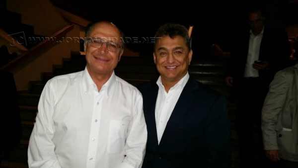 Governador Geraldo Alckmin (PSDB) e o prefeito de Itirapina Zé Maria Cândido (PMDB).