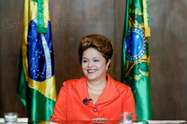 Dilma Roussef vai enfrentar o tucano Aécio Neves
