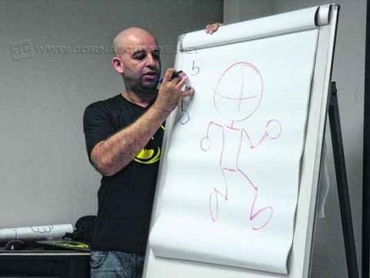 O professor e desenhista Everaldo Prates, o Corvo 