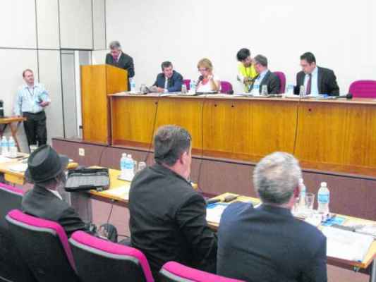 Vereadores participam de sessão ordinária no auditório da Acirc. Câmara Municipal tem atualmente 12 parlamentares