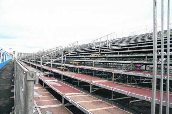 Em 2014, arquibancadas tubulares foram instaladas no Schmidtão para o Paulistão e também foram utilizadas para o Carnaval