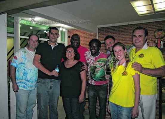 Representantes das escolas de samba com a equipe do JC 