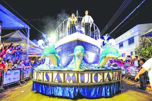 Visando ao desfile de Carnaval, a Samuca promove ensaio pelas ruas do bairro Boa Morte