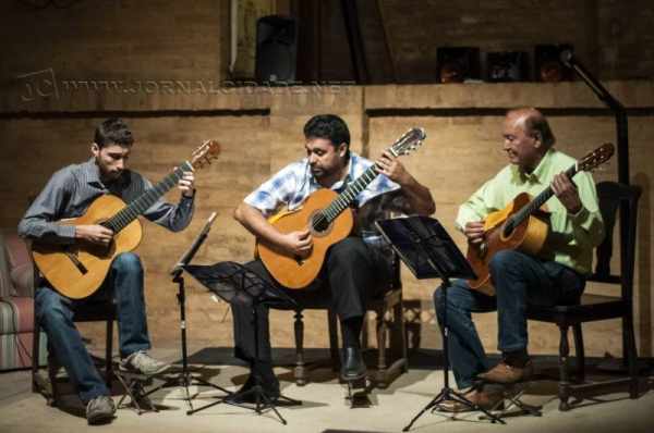 Grupo de violonistas tem como objetivo divulgar o violão na região