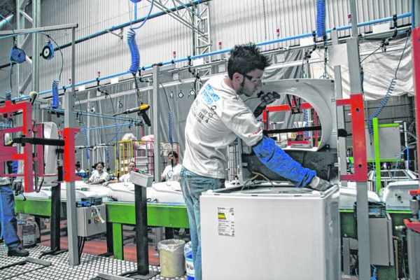 Ao estoque, queda no consumo e endividamento prejudicam escoamento da produção