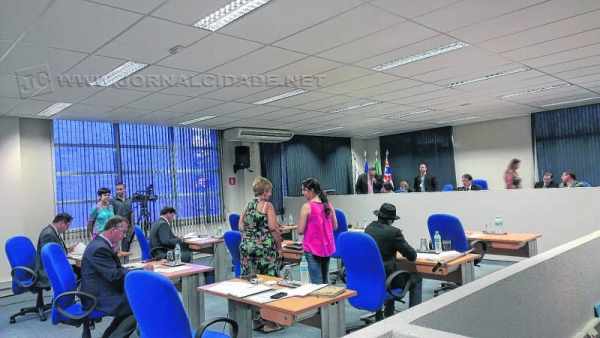 Por enquanto, duelo pelas obras permanece somente no papel e nos discursos políticos