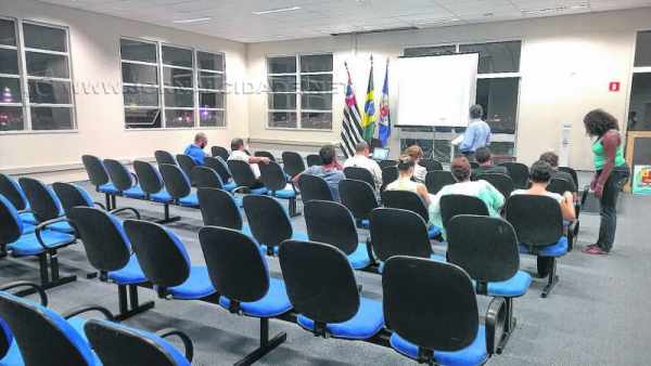 Audiência Pública teve baixa participação da população na noite de terça-feira, 24, no novo Salão Nobre da Câmara