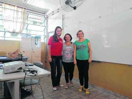 As professoras Kátia Duarte e Silvia Ana Rossini recepcionaram a jornalista do Grupo JC, Vivian Guilherme