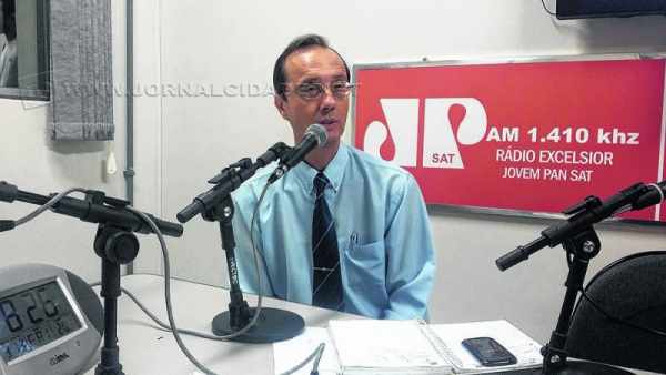 Eduardo Zoornoff, especial institucional da Elektro, no estúdio da Rádio Excelsior Jovem Pan