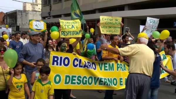 Famílias saíram às ruas de Rio Claro
