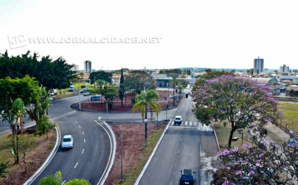 Rotatória da Avenida 29 com a Rua 9 e Via Kennedy, uma das principais entradas do município de Rio Claro. (foto arquivo) 