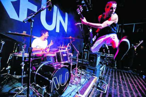 Banda traz sucessos da carreira e canções do último disco “Nu”, lançado no ano passado, que tem influências de funk e rap