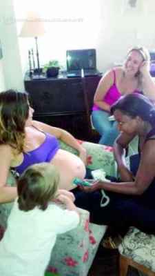 Equipe do Parir com Amor fazendo consulta de pré-natal na gestante Ana Elizabeth