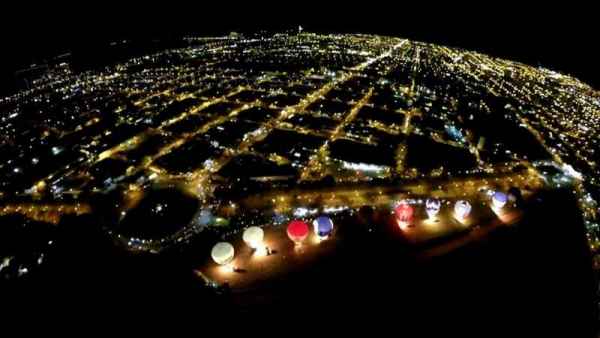 Na noite de sábado (28) houve o show de luzes do Night Glow no Aeroclube (Foto: Bruno Leite)