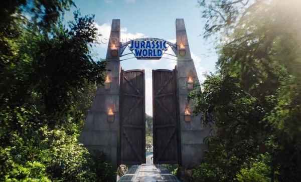 Portal de entrada que aparece em Jurassic Park, restaurado no novo Jurassic World 