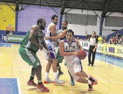 O jogador Caio Ranches renovou contrato com o RC Basquete