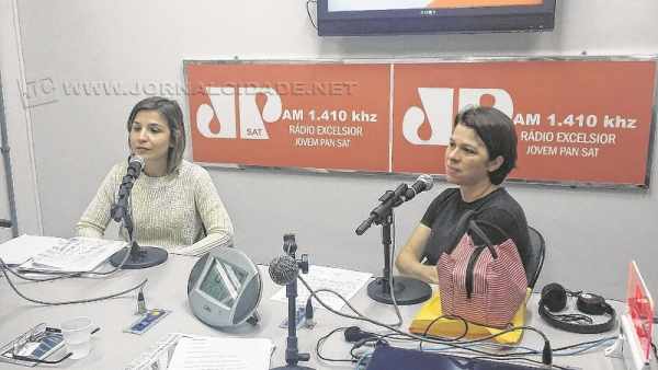 As profissionais Andressa Scaglia e Marta Bianchi no estúdio da Rádio Excelsior Jovem Pan