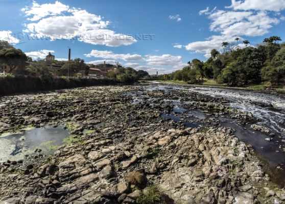 Rio Piracicaba registrou o menor nível do ano, com 86 centímetros, e voltou a assustar moradores a respeito da crise hídrica