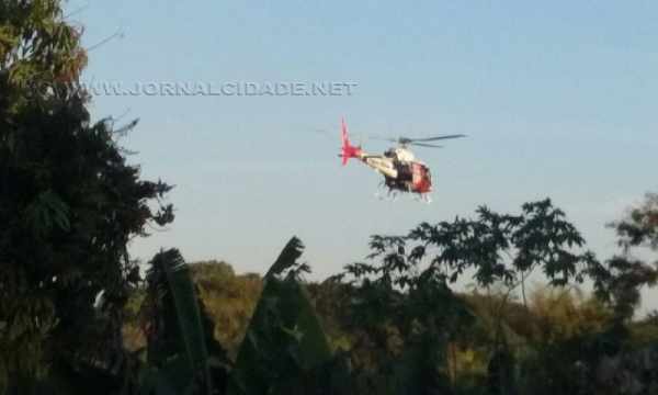 Helicóptero Águia da PM  durante buscas por indivíduos na região do Cidade Claret