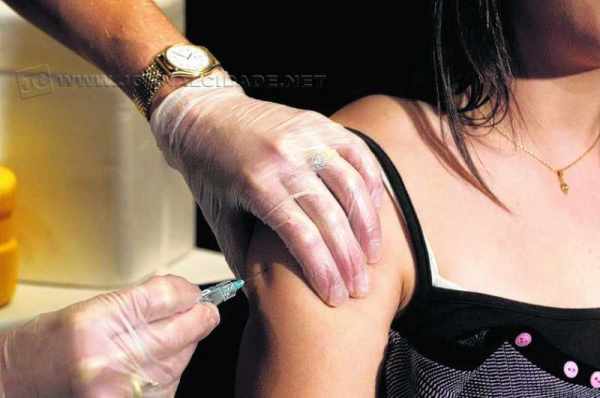 Meninas e mulheres de 9 a 26 anos devem tomar a vacina contra o HPV, que previne o câncer de colo do útero (foto ABr)