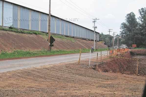 Mesmo com a sinalização na pista, alguns motoristas não respeitam a velocidade máxima permitida no trecho das obras