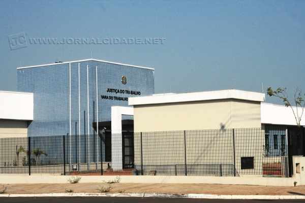 Vista da fachada do novo prédio da Vara do Trabalho de Rio Claro, que tem 1.067,23 m²