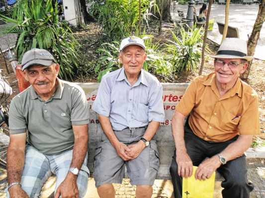 José P. da Silva Filho, 70; Masayuki Watanabe, 83; e Wilson Bortolozzo, 75, acreditam que deveriam viver uns trezentos anos