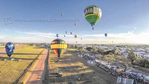 Cidade Azul é palco de muitas atrações promovidas pela Secretaria de Turismo, entre as quais o Campeonato de Balonismo