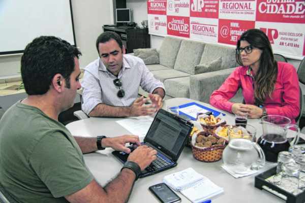Entrevista com Reinaldo Lopes Moreira contou também com a presença da analista de marketing do shopping Sibelly Paganotti