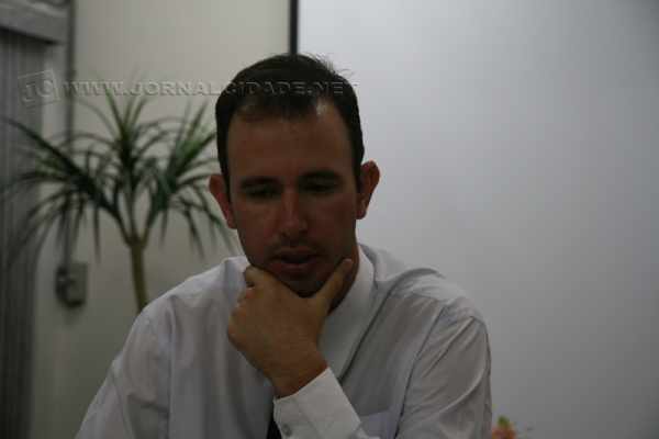 O promotor André Vitor de Freitas durante entrevista ao JC