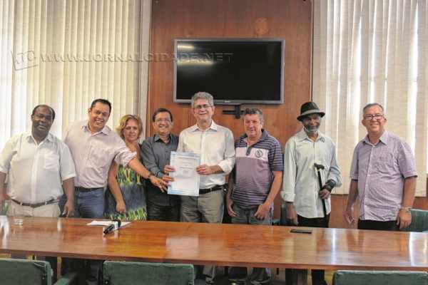 Vereadores participaram da solenidade de entrega