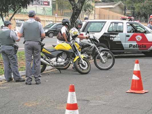 A PM estará autuando com rigidez os motoristas que estiverem dirigindo sob o efeito do álcool (Foto: Divulgação PM)