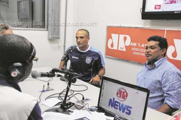 Luciano Gama e Marcos Silva (à direita) durante entrevista no Jornal de Esporte, da Rádio Excelsior Jovem Pan News, 1410 kHz