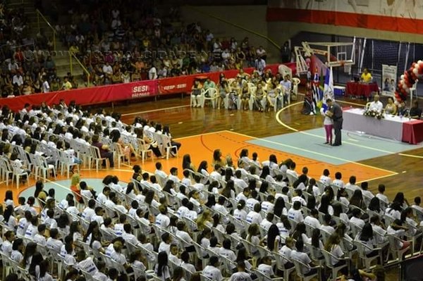 Alunos participam da formatura do Proerd, programa de prevenção ao uso de drogas da PM