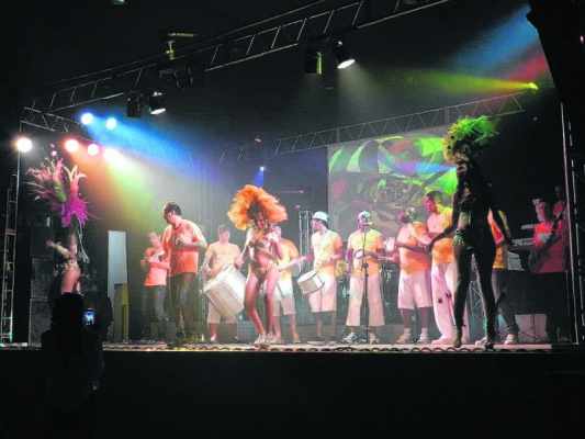 Sambahia Banda Show será a responsável por animar a noite dos festeiros de plantão
