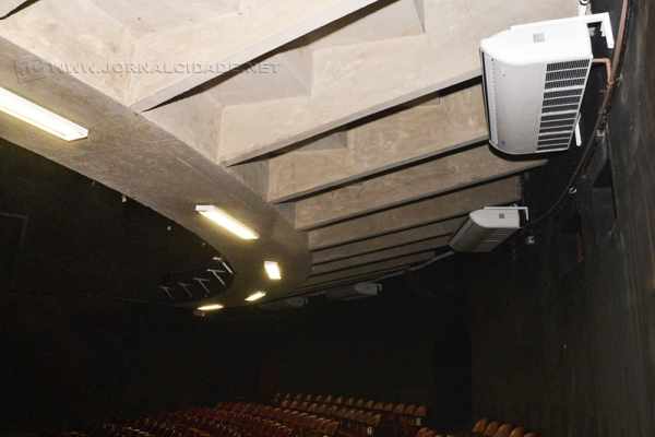 Colocação do sistema de ar-condicionado no teatro é uma reivindicação antiga