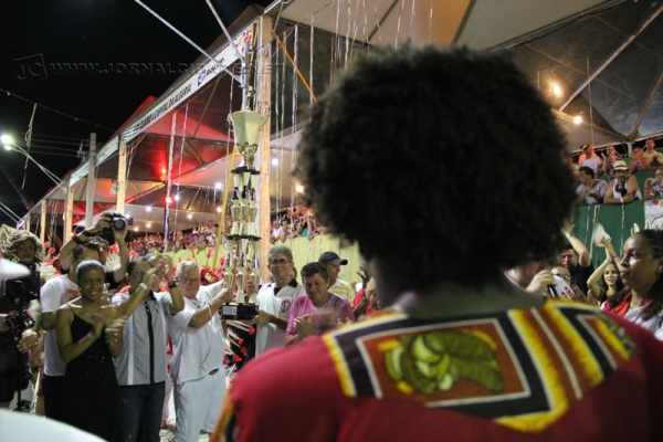 Grasifs - A Voz do Morro é campeã do Carnaval 2016