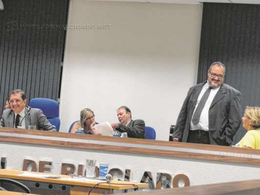 Críticas ao governo municipal marcaram a sessão legislativa em que não se votaram projetos da Ordem do Dia