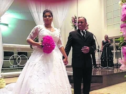 Nessa foto, o casal Moises e Fabiola Mattos