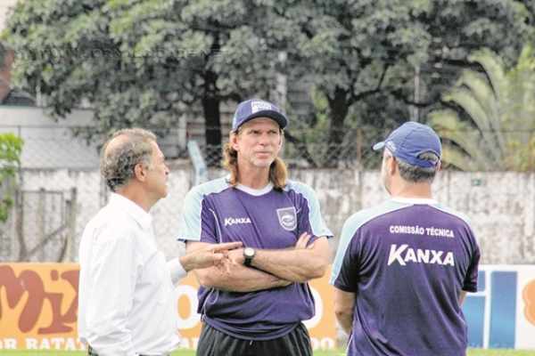 Presidente do Galo Azul negocia contrato de trabalho de três anos com o treinador, a começar com a disputa da Copa Paulista, mas, antes de acertar, Guedes quer definir todos os detalhes