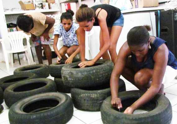 Depois de prontos e com plantas, os vasos ecológicos serão colocados na entrada da quadra, melhorando o e embelezando o ambiente