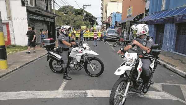 Polícia Militar acompanhando protestos em RC contra o governo Dilma Rousseff (foto: arquivo JC)