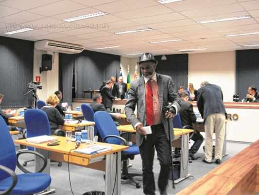 A sessão extraordinária a se realizar nesta quinta foi convocada pelo presidente da Câmara Municipal, o vereador João Zaine, do PMDB