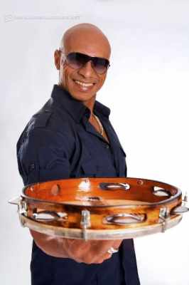 O sambista Picolé agita o bar Siricutico